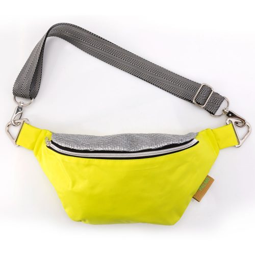 Crossbody Bag in tollem Material Mix